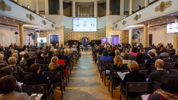 Konference Pieauguso prasmes- cilvekkapitala attistibas prieksnoteikums-51