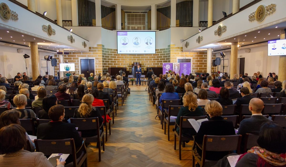 Konference Pieauguso prasmes- cilvekkapitala attistibas prieksnoteikums-51